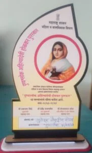पुरस्कारासाठी नाव जाहीर, पण ऐनवेळेला यादीतून नाव गायब.